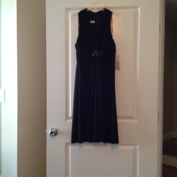BLACK JEWELED DRESS - SIZE 12 - Picture 1 of 4